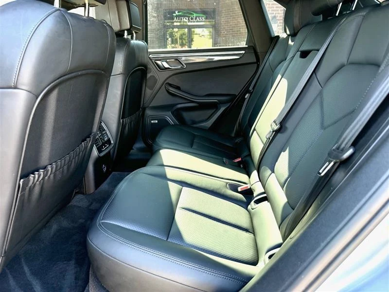 2021 Porsche Macan - Image 13 of 17