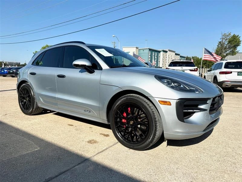 2021 Porsche Macan - Image 11 of 17
