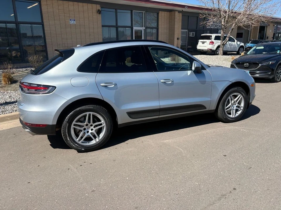2021 Porsche Macan - Image 25 of 31