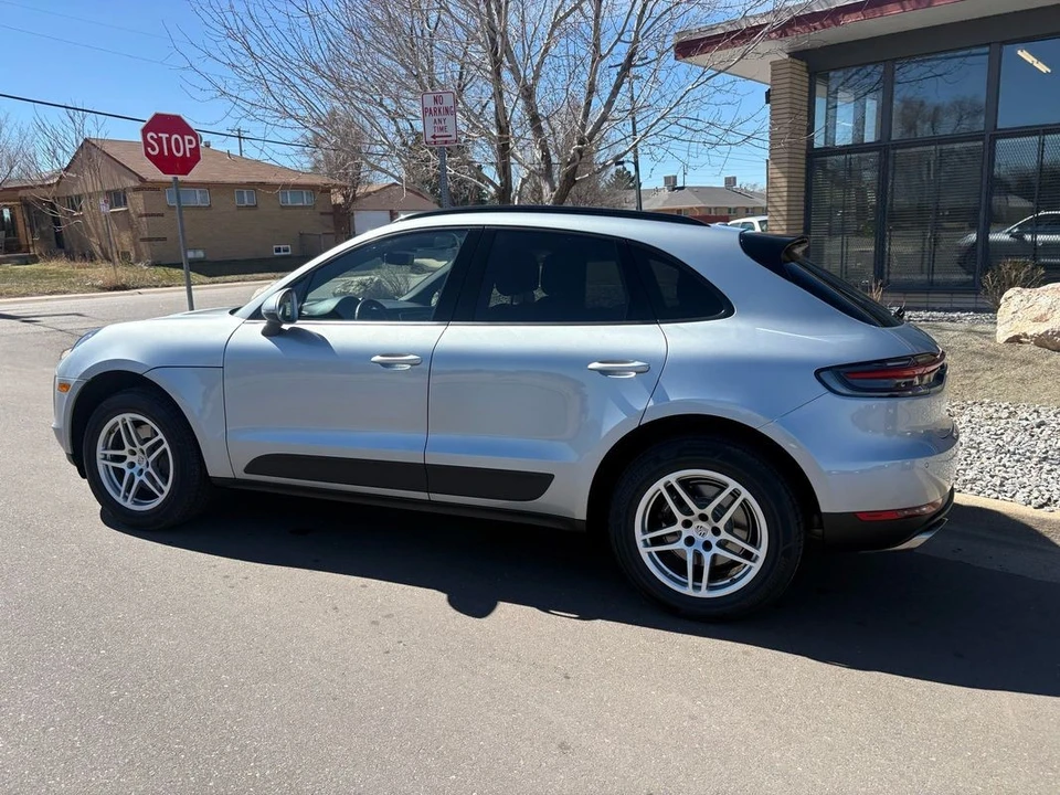 2021 Porsche Macan - Image 16 of 31