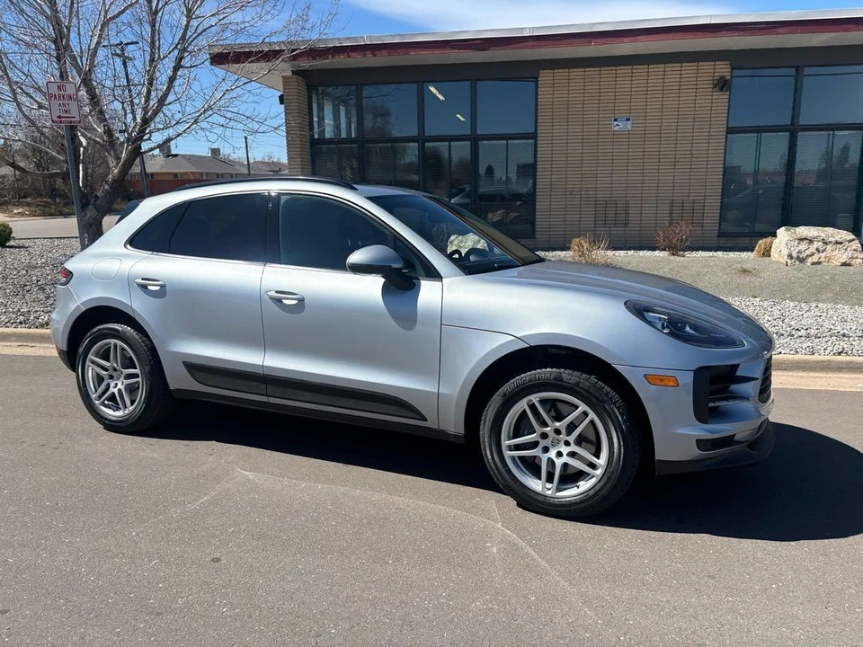 2021 Porsche Macan - Image 28 of 31