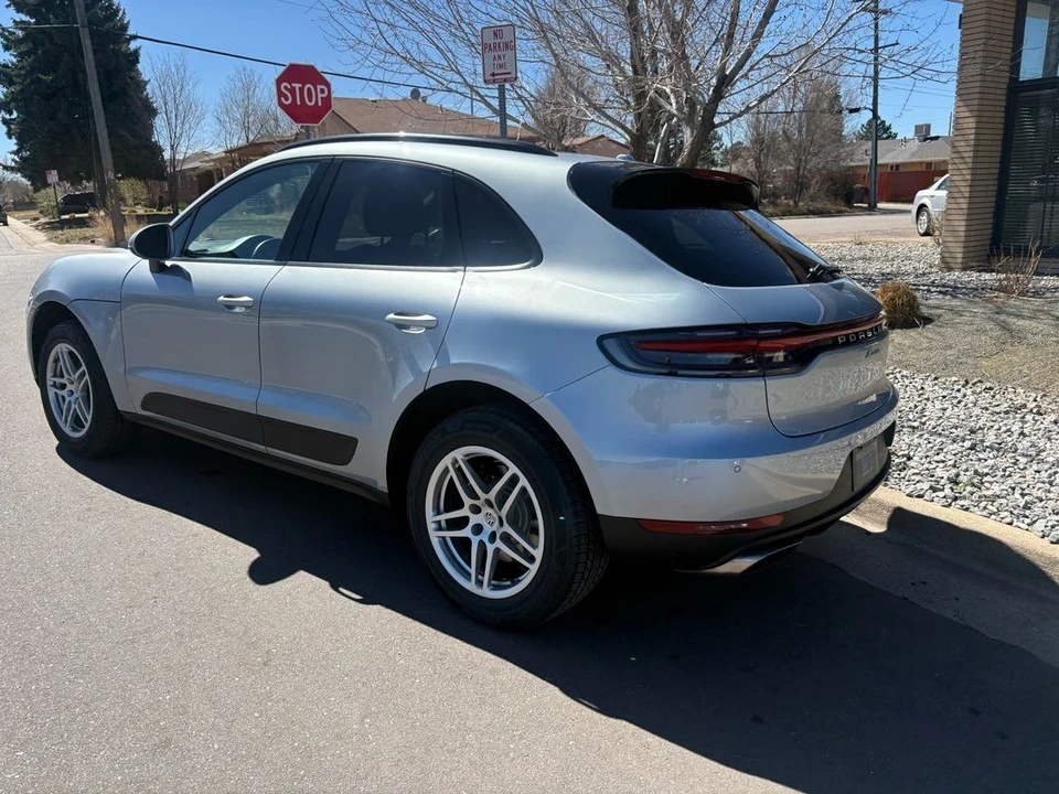 2021 Porsche Macan - Image 17 of 31