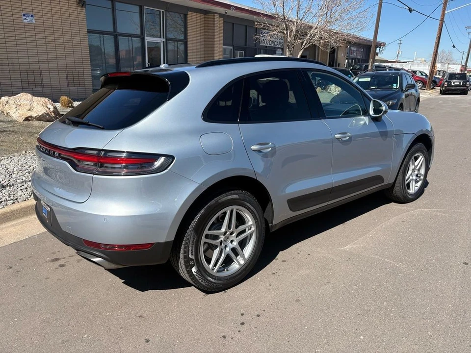 2021 Porsche Macan - Image 26 of 31
