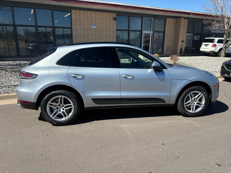 2021 Porsche Macan - Image 24 of 31