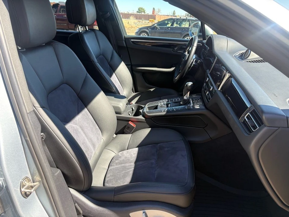 2021 Porsche Macan - Image 9 of 31