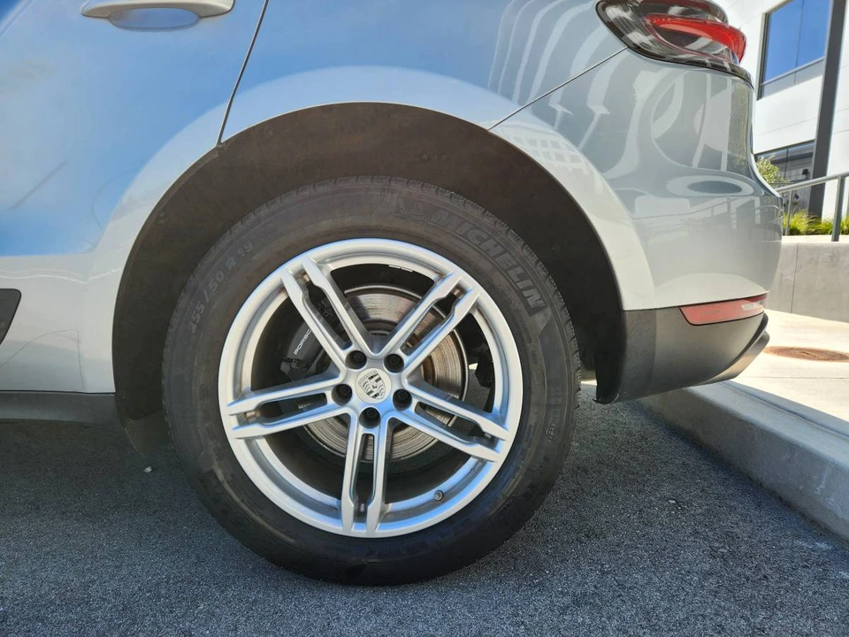 2021 Porsche Macan - Image 11 of 24