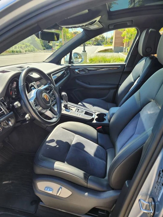 2021 Porsche Macan - Image 14 of 24