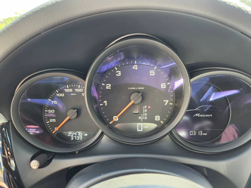 2021 Porsche Macan - Image 16 of 24