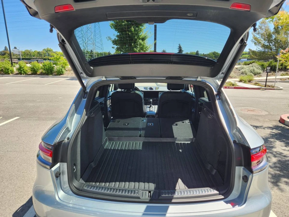 2021 Porsche Macan - Image 20 of 24