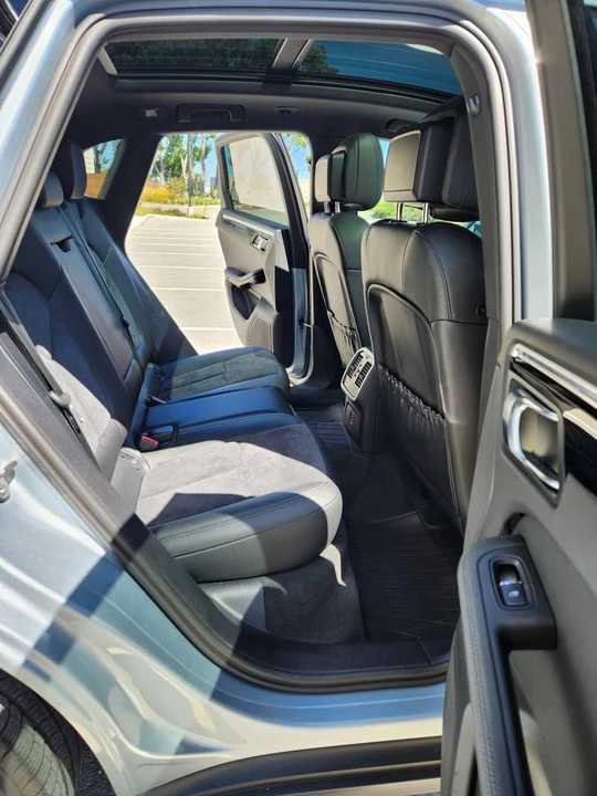 2021 Porsche Macan - Image 18 of 24