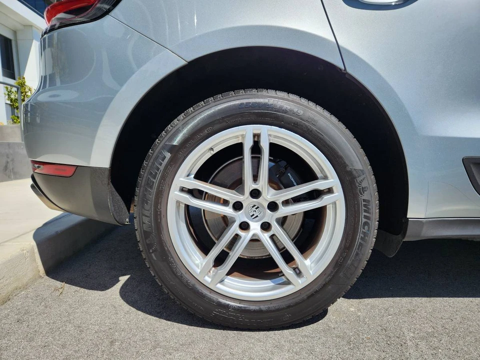 2021 Porsche Macan - Image 13 of 24