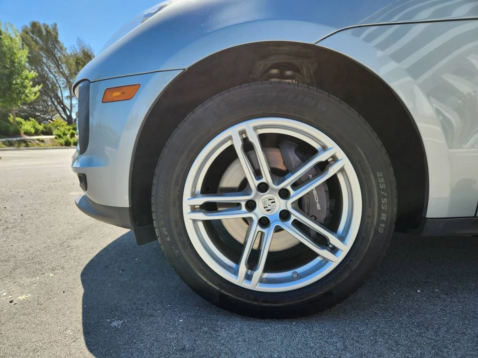 2021 Porsche Macan - Image 10 of 24