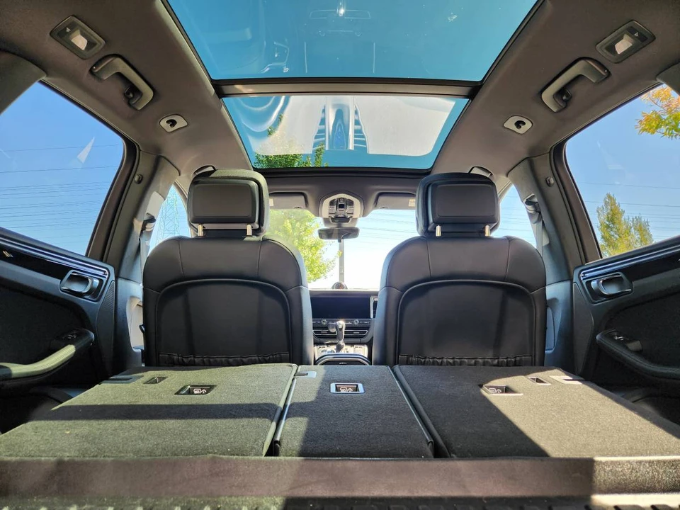 2021 Porsche Macan - Image 21 of 24