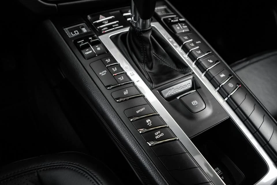 2021 Porsche Macan - Image 11 of 19