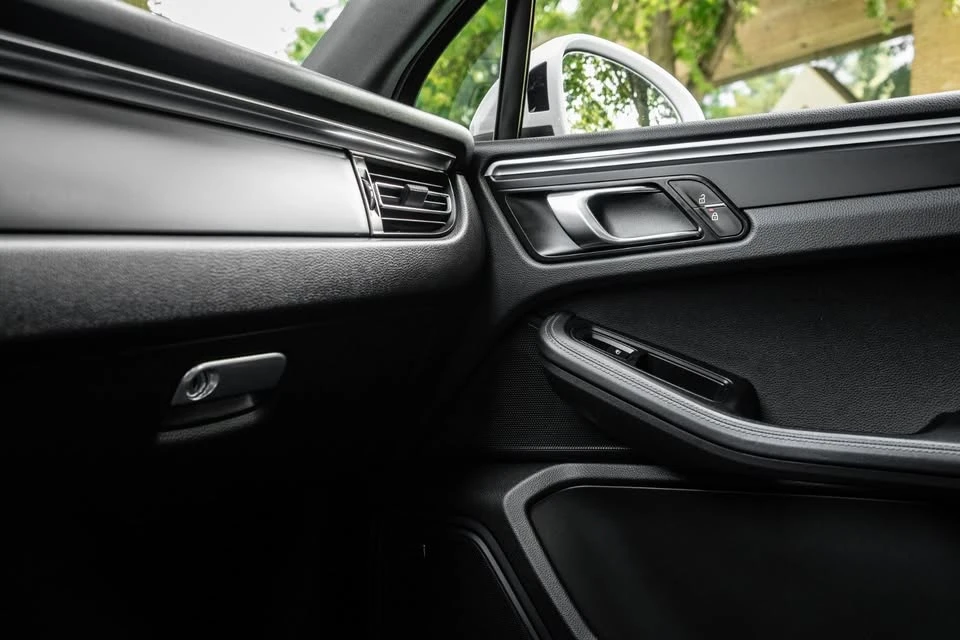 2021 Porsche Macan - Image 12 of 19