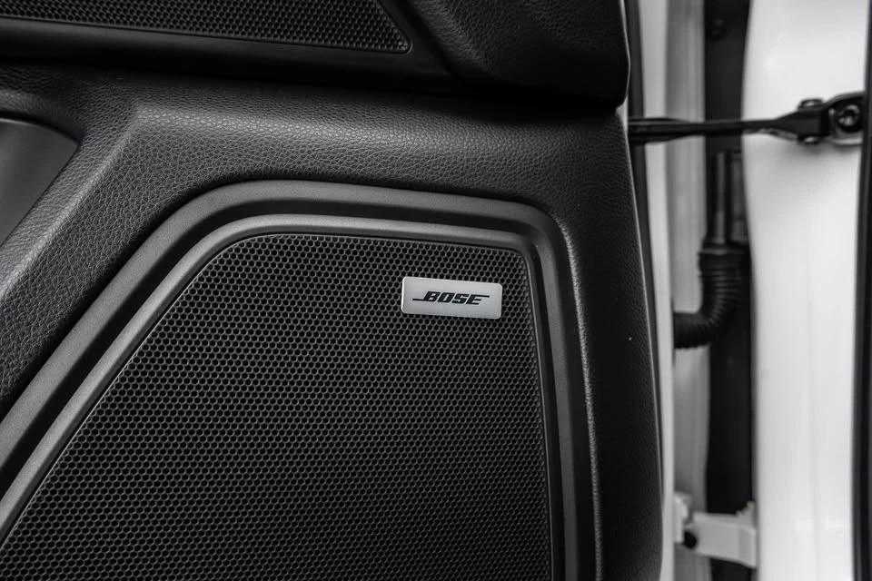 2021 Porsche Macan - Image 16 of 19