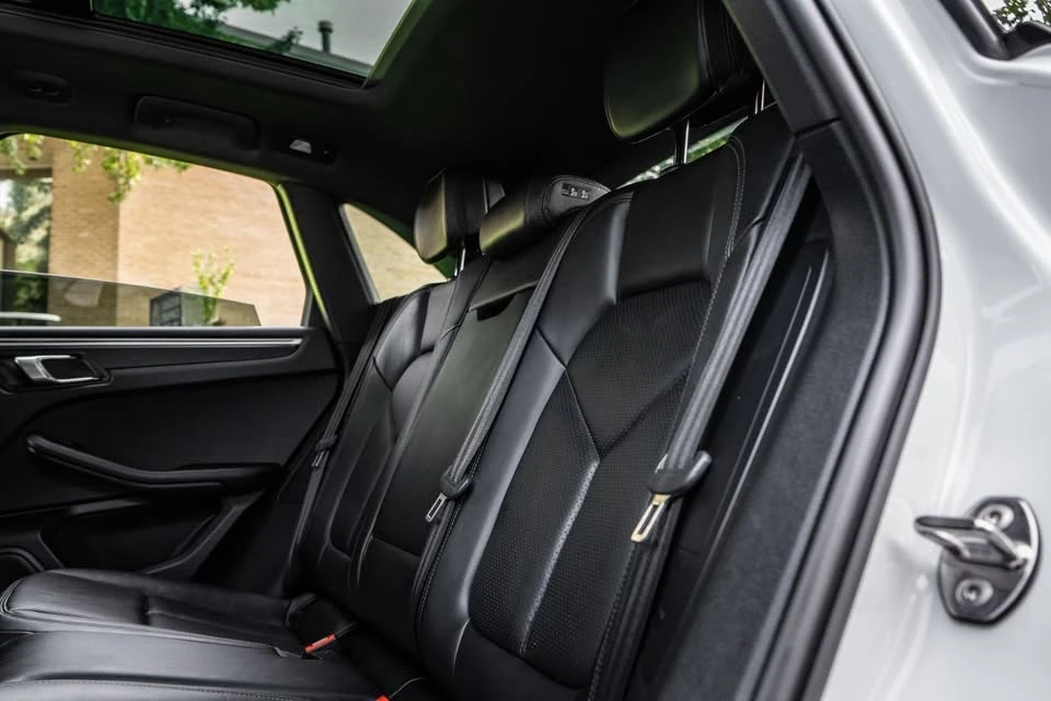2021 Porsche Macan - Image 9 of 19