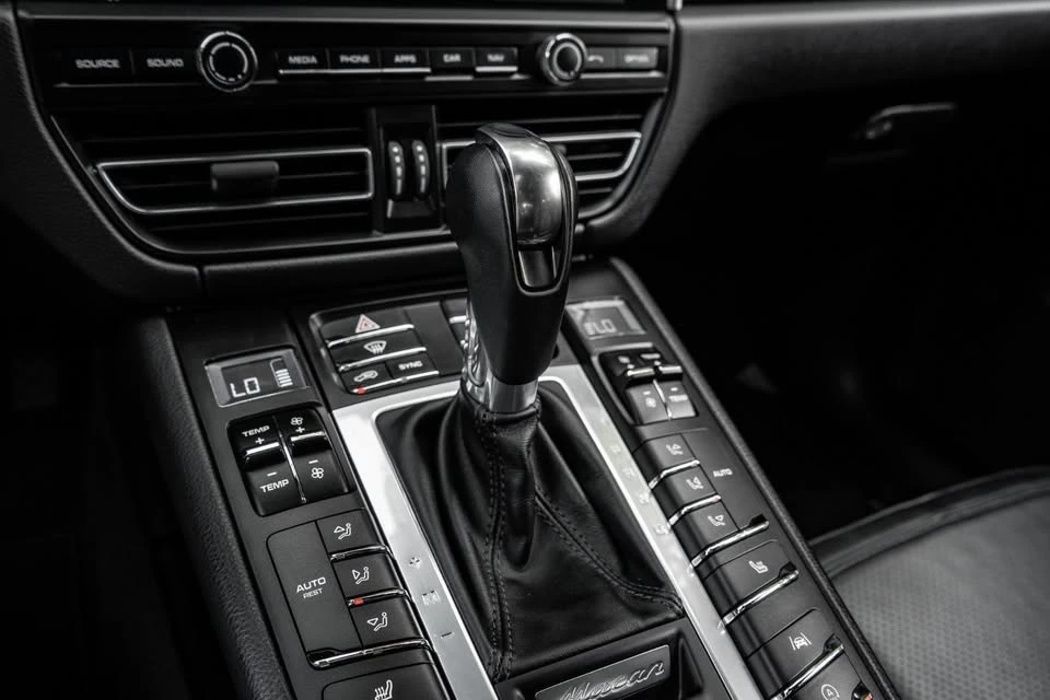 2021 Porsche Macan - Image 7 of 19