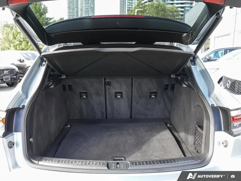 2021 Porsche Macan - Image 17 of 19