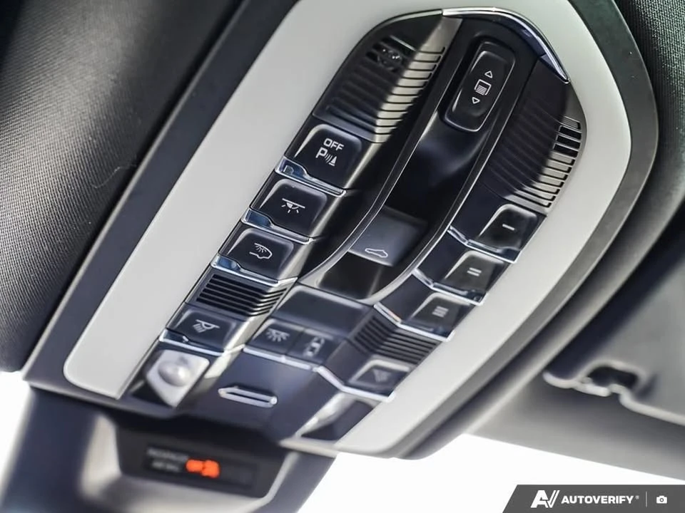 2021 Porsche Macan - Image 14 of 19
