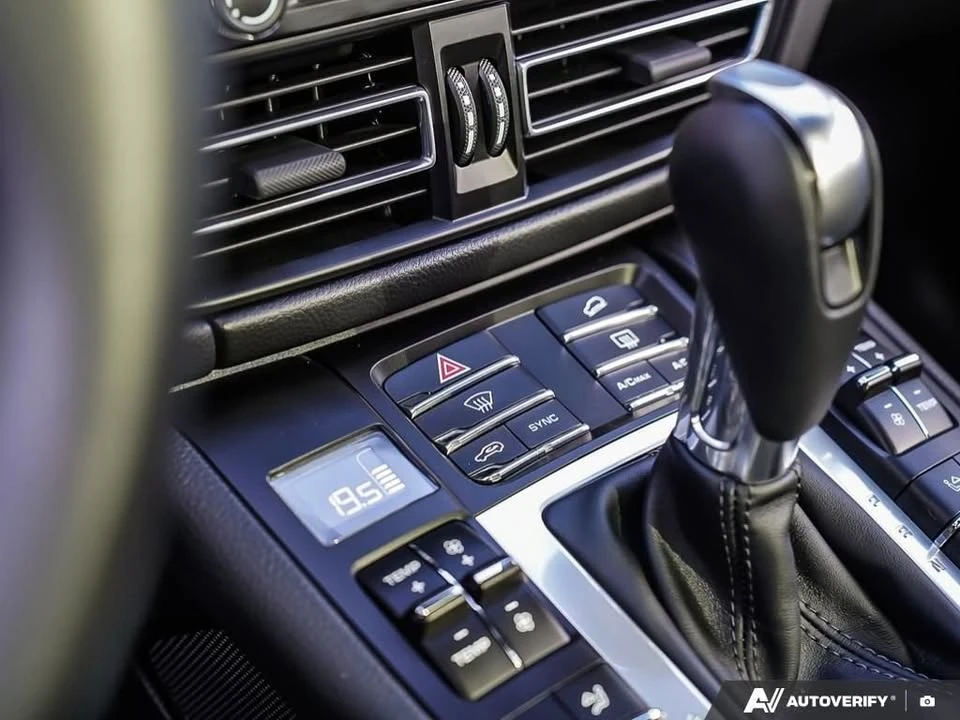 2021 Porsche Macan - Image 11 of 19