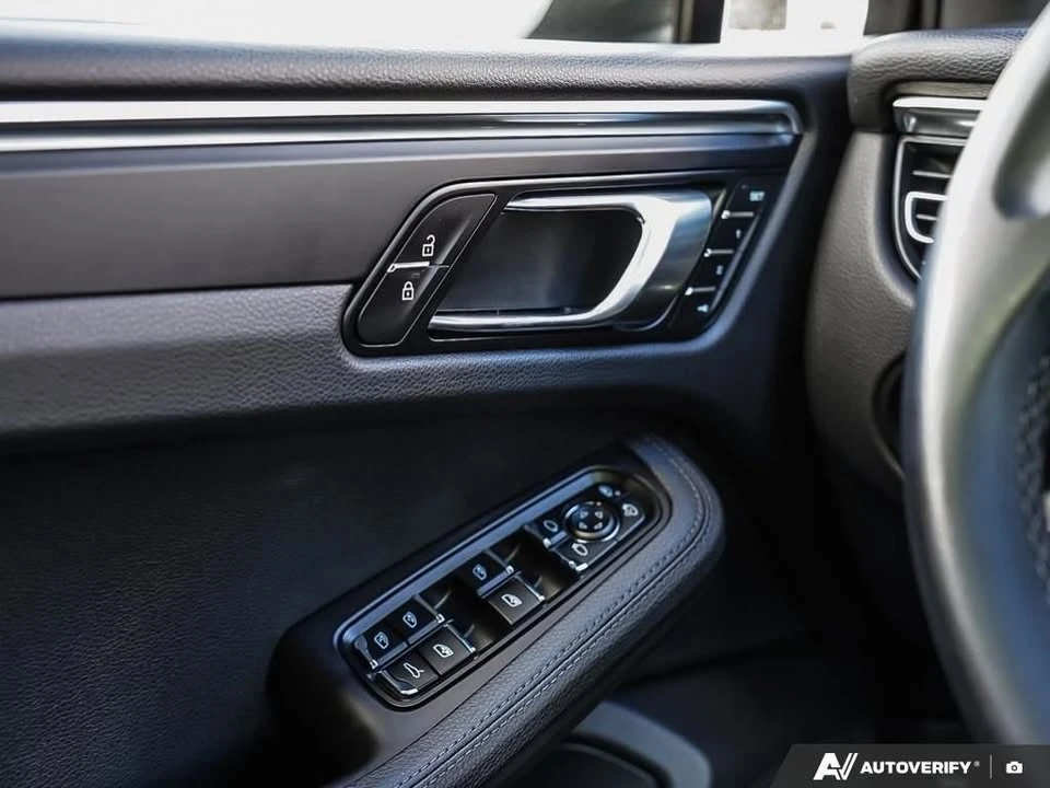 2021 Porsche Macan - Image 16 of 19