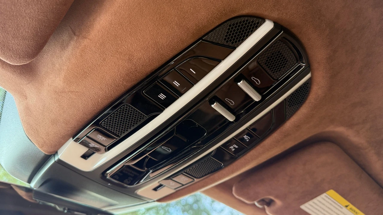 2021 Porsche 971 Panamera Sport Turismo - Image 11 of 13