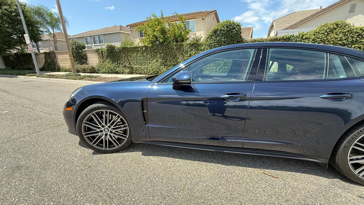 2021 Porsche Panamera - Image 18 of 31