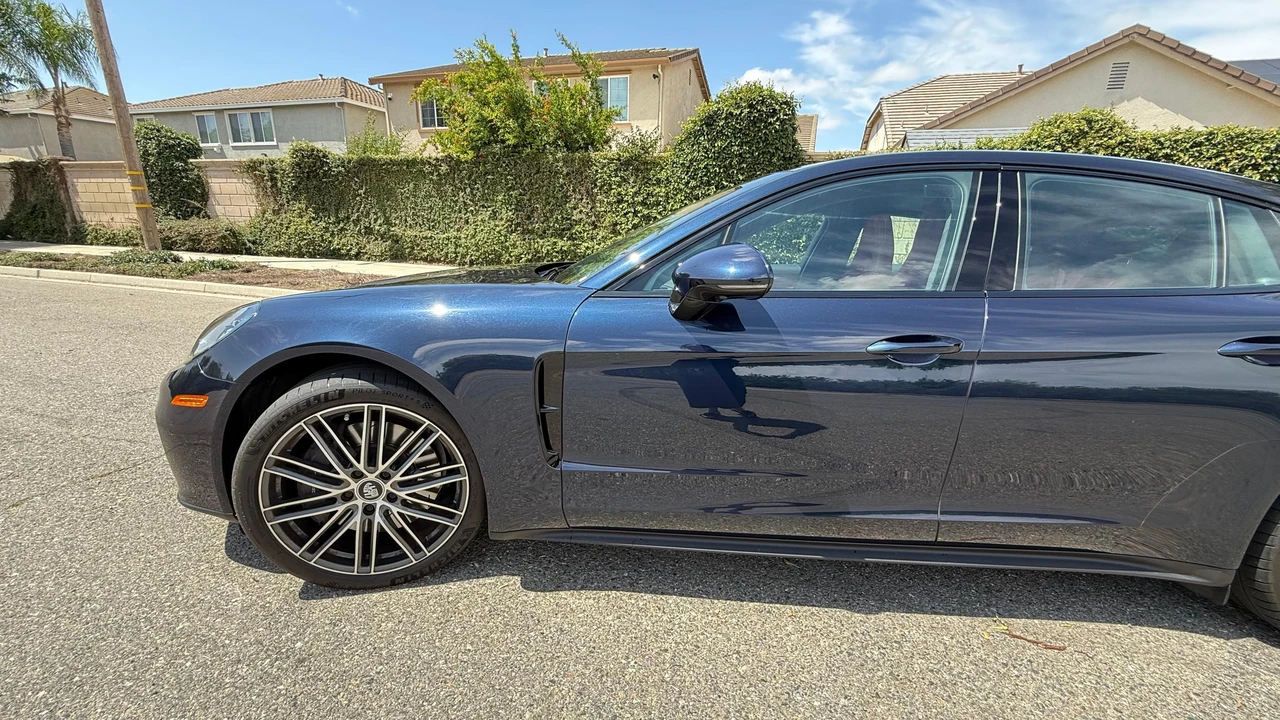 2021 Porsche Panamera - Image 17 of 31
