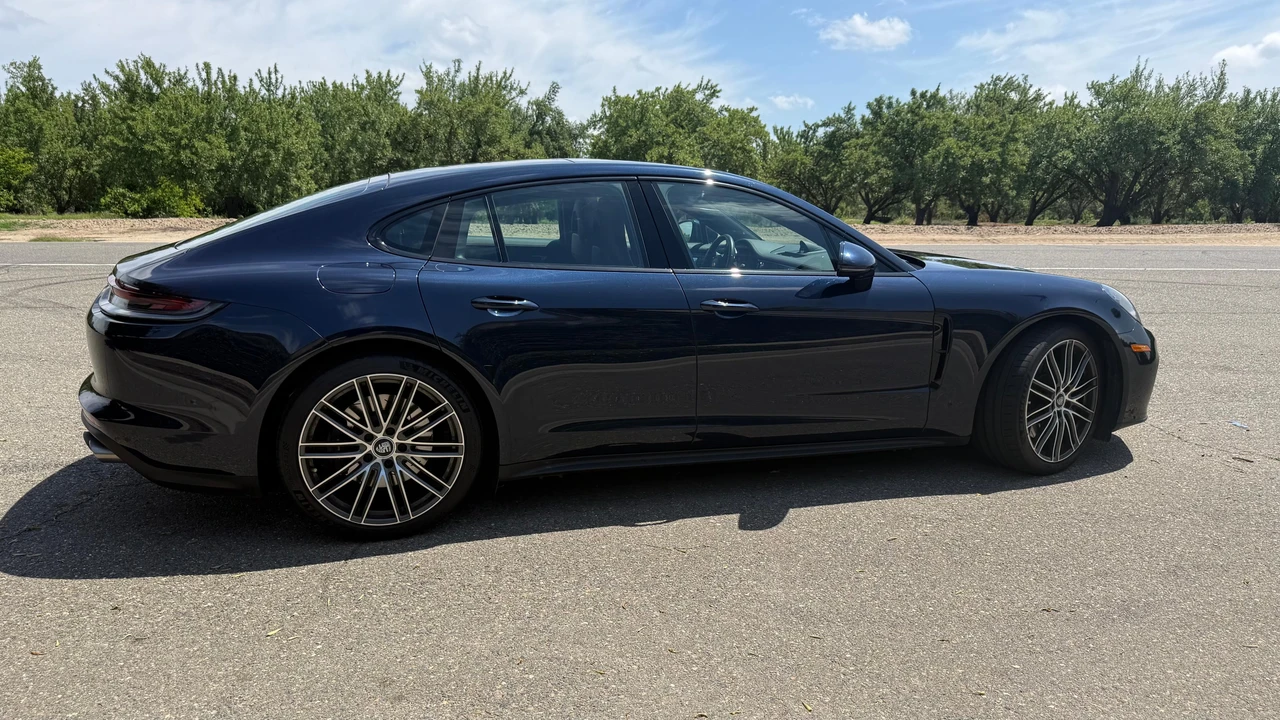 2021 Porsche Panamera - Image 10 of 31