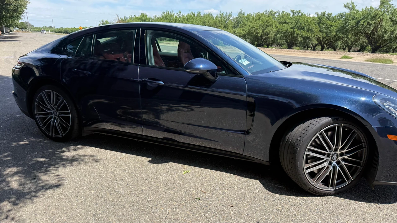 2021 Porsche Panamera - Image 26 of 31