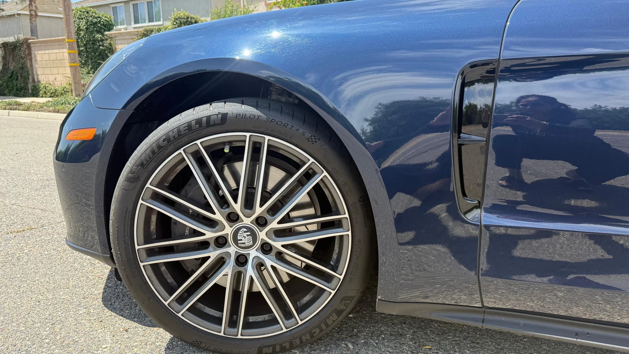 2021 Porsche Panamera - Image 27 of 31