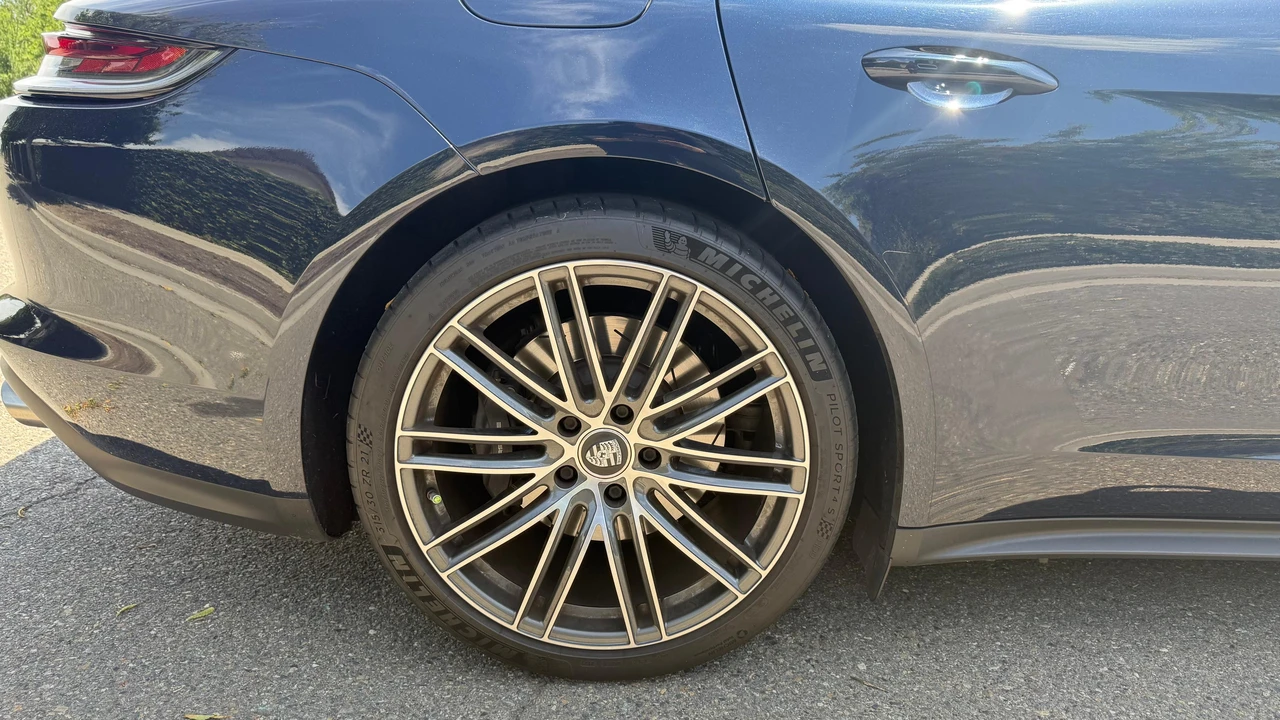 2021 Porsche Panamera - Image 29 of 31