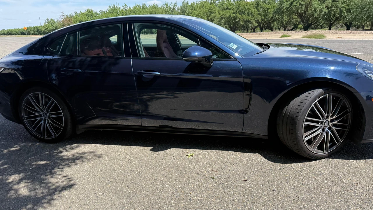 2021 Porsche Panamera - Image 25 of 31