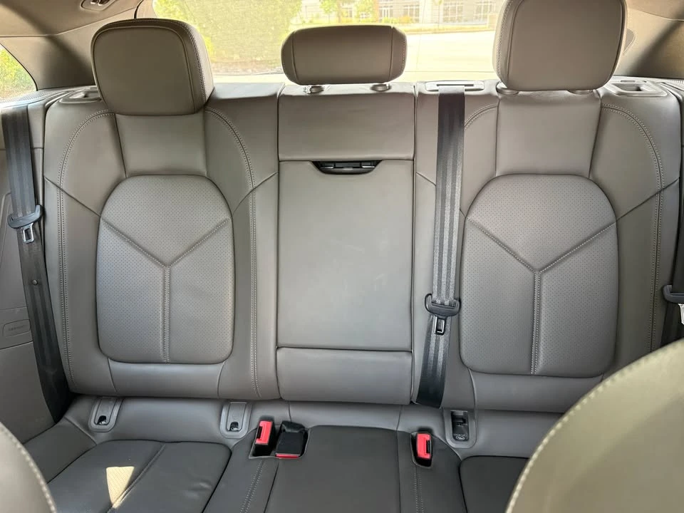 2021 Porsche Macan - Image 11 of 15