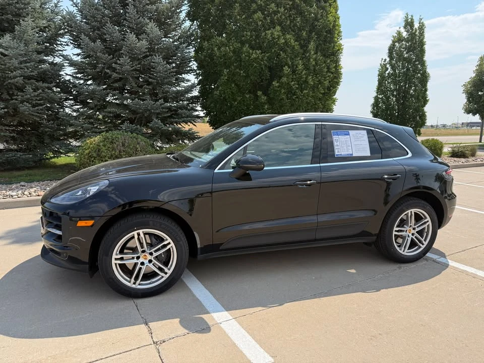 2021 Porsche Macan - Image 2 of 15