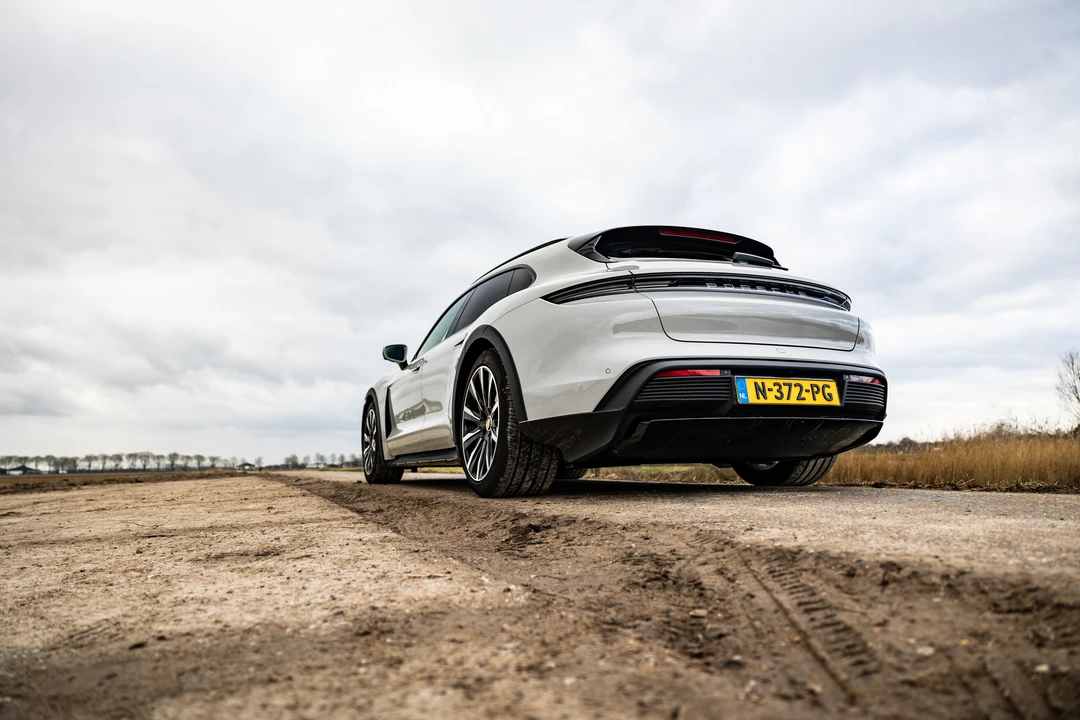 2021 Porsche Taycan 4S - Image 13 of 31