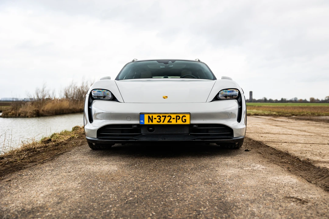 2021 Porsche Taycan 4S - Image 3 of 31
