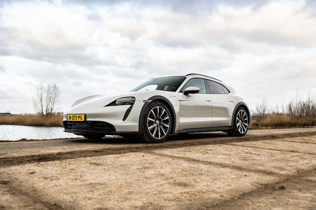 2021 Porsche Taycan 4S - Image 4 of 31