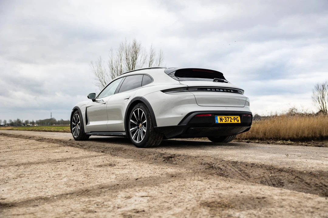 2021 Porsche Taycan 4S - Image 6 of 31