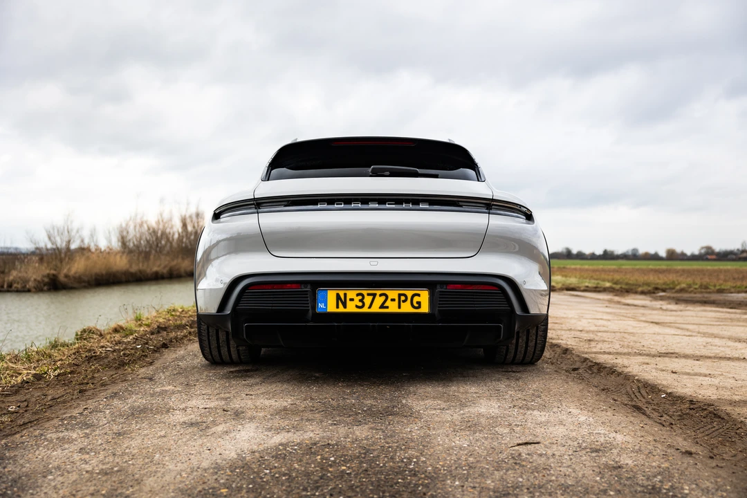 2021 Porsche Taycan 4S - Image 7 of 31