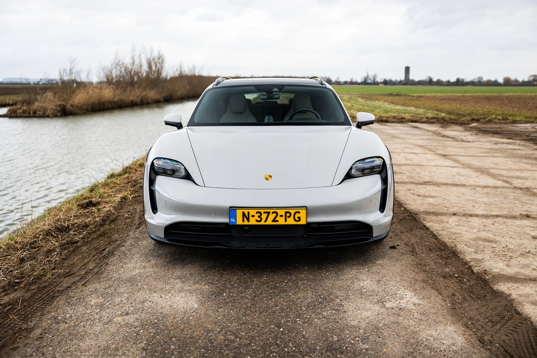 2021 Porsche Taycan 4S - Image 11 of 31