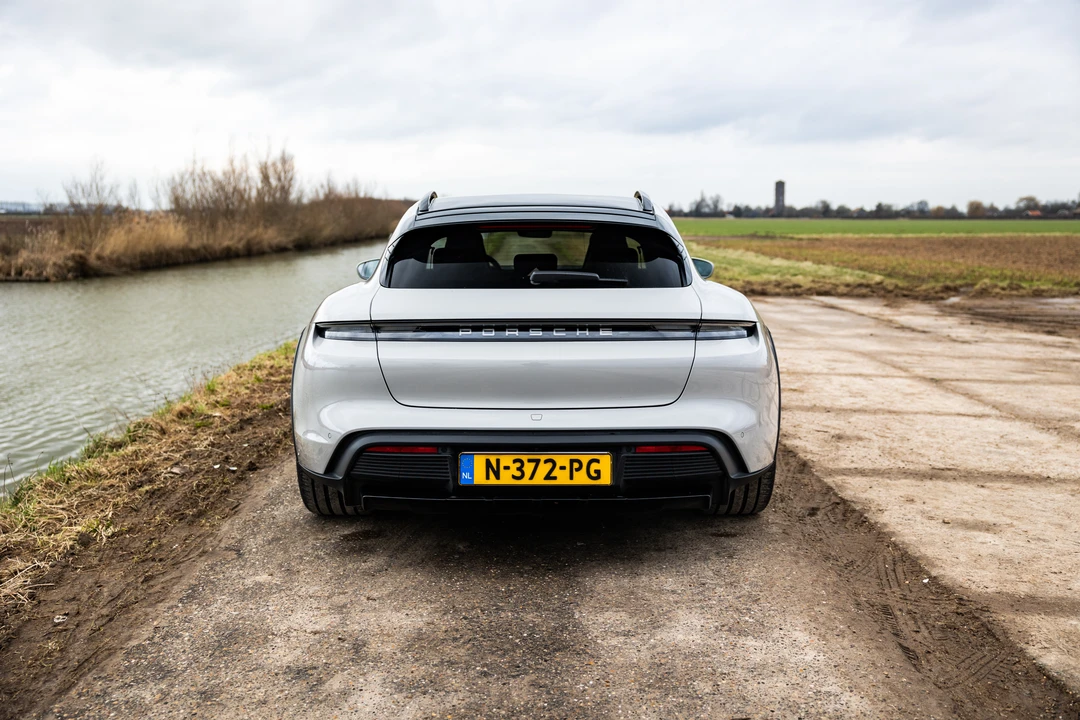 2021 Porsche Taycan 4S - Image 17 of 31