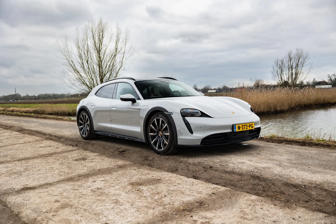 2021 Porsche Taycan 4S - Image 20 of 31