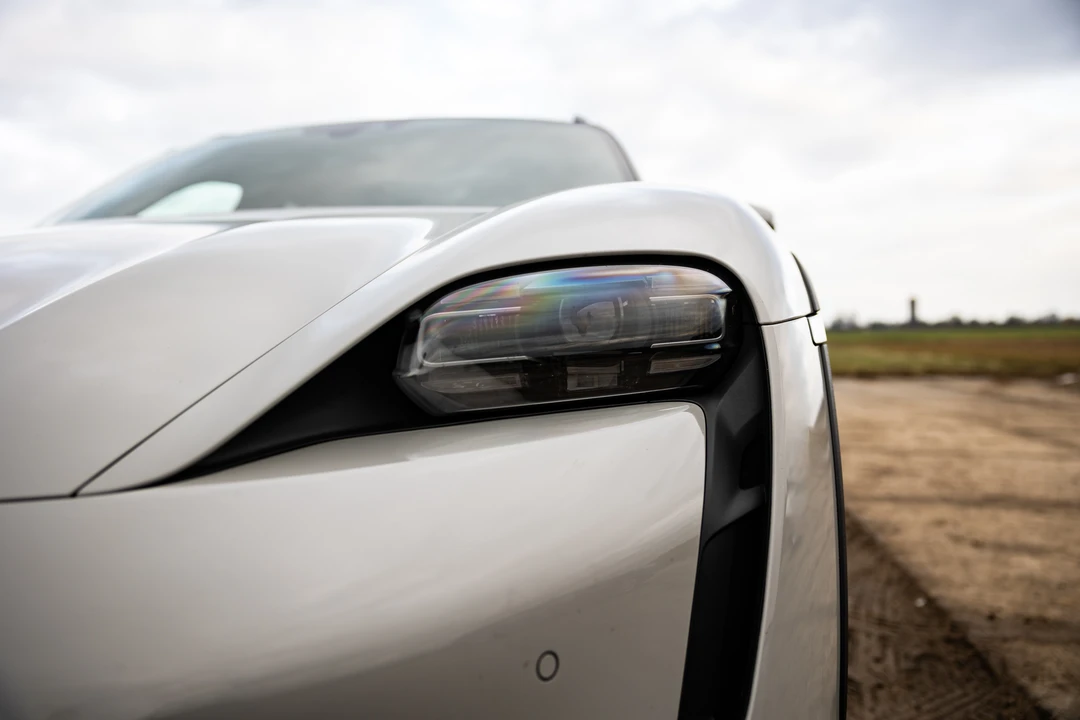 2021 Porsche Taycan 4S - Image 23 of 31