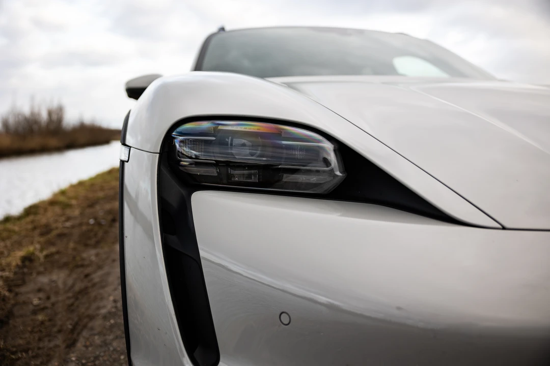 2021 Porsche Taycan 4S - Image 21 of 31