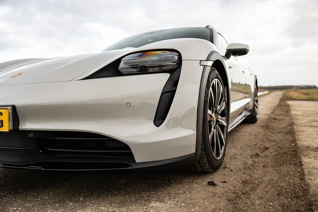 2021 Porsche Taycan 4S - Image 24 of 31