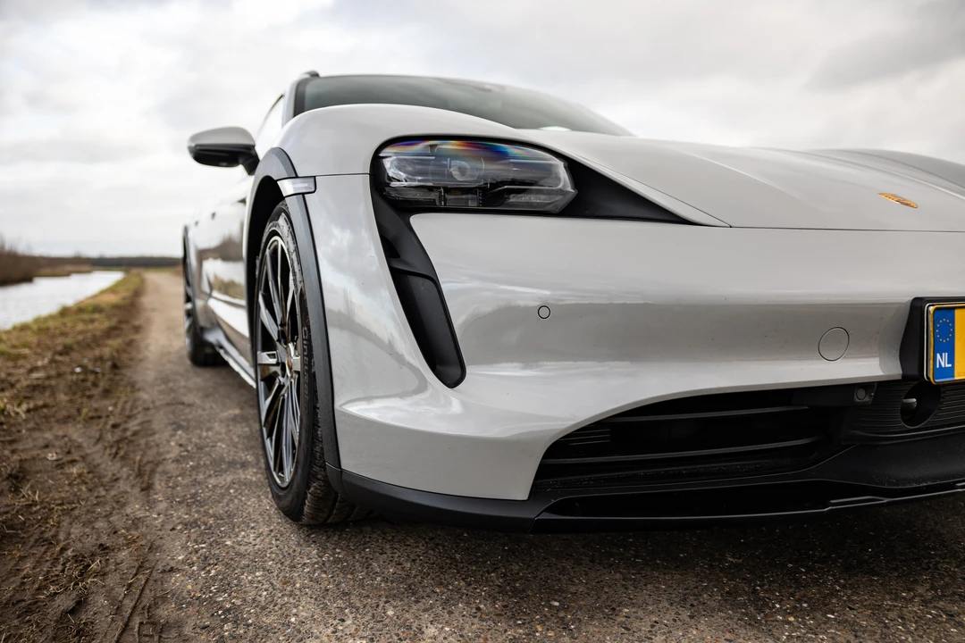 2021 Porsche Taycan 4S - Image 25 of 31
