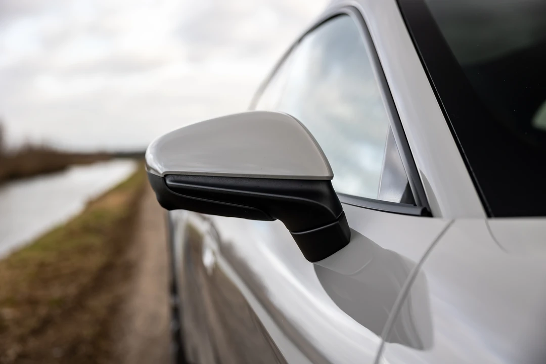 2021 Porsche Taycan 4S - Image 26 of 31