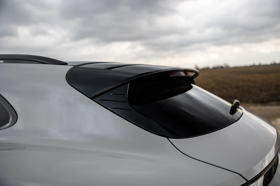 2021 Porsche Taycan 4S - Image 28 of 31
